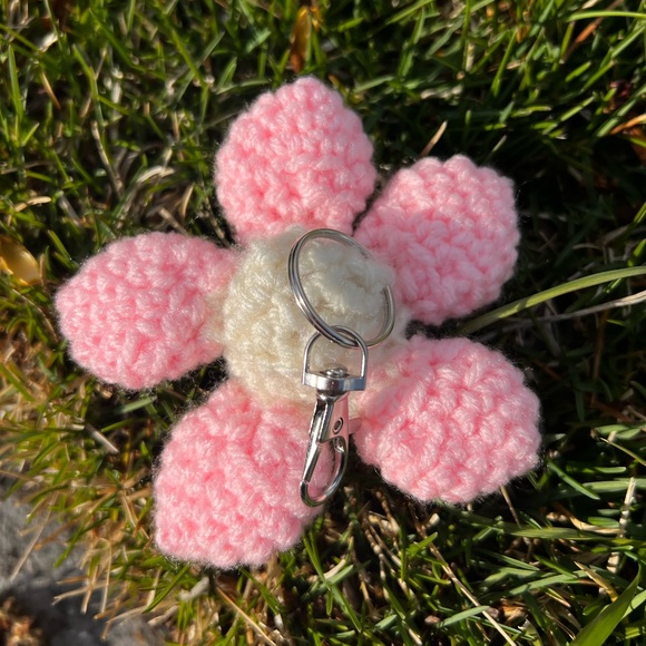 3/$20 Hand Crocheted Springtime Daisy Flower Keychain! - Picture 10 of 17